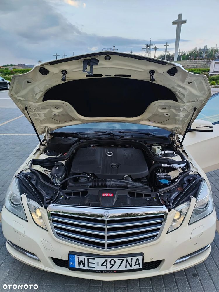 Mercedes-Benz Klasa E 200 CDI DPF BlueEFFICIENCY Automatik - 32