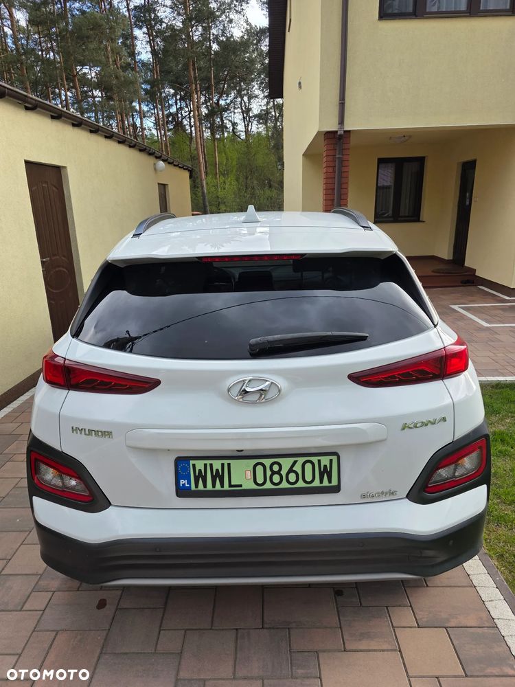 Hyundai Kona 64kWh Executive - 6
