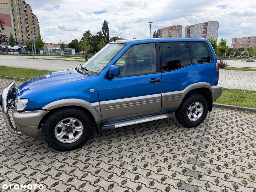 Nissan Terrano 2.7 TDi Luxury - 3