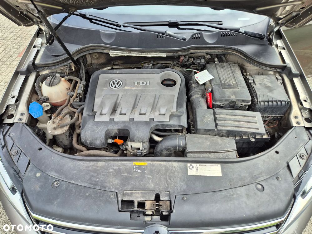 Volkswagen Passat 2.0 TDI Highline R-Style DSG - 16