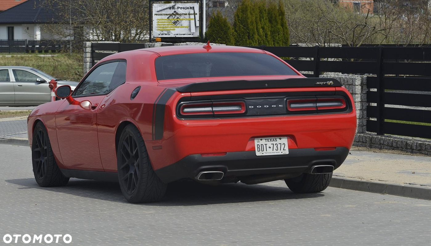 Dodge Challenger - 16