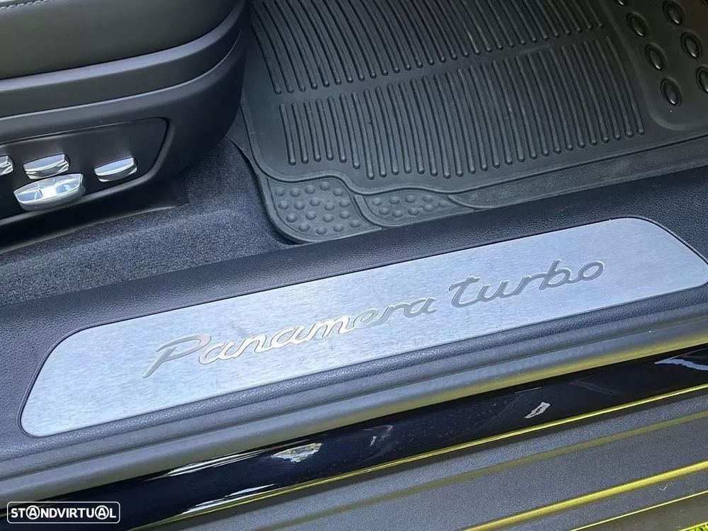 Porsche Panamera Turbo Executive - 30