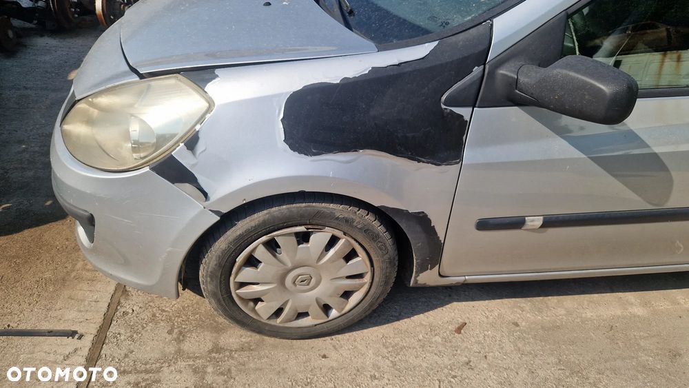 RENAULT CLIO III ZDERZAK PRZÓD TED69 - 1
