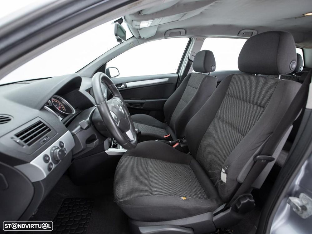 Opel Astra Sports Tourer - 8