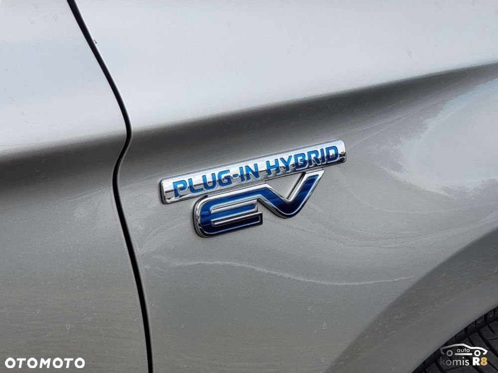 Mitsubishi Outlander - 11