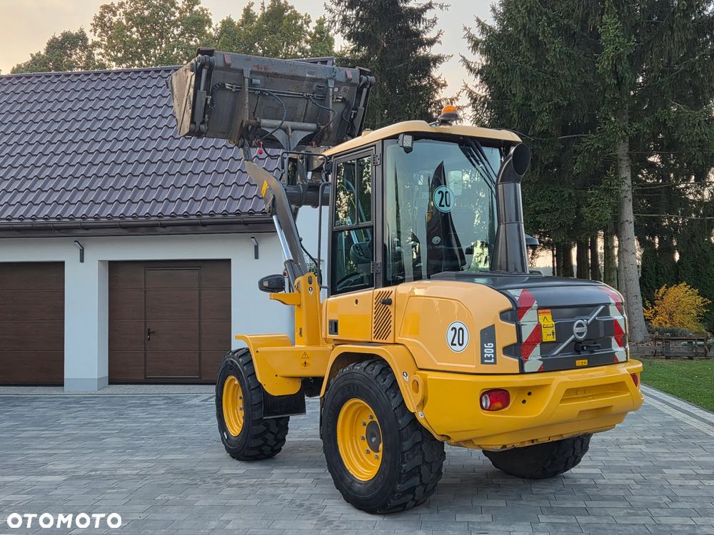Volvo L30G - 4