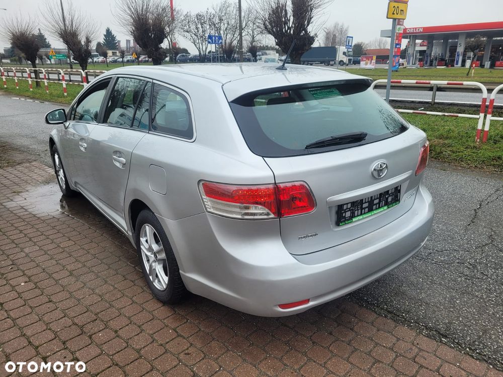 Toyota Avensis 1.8 Comfort - 7