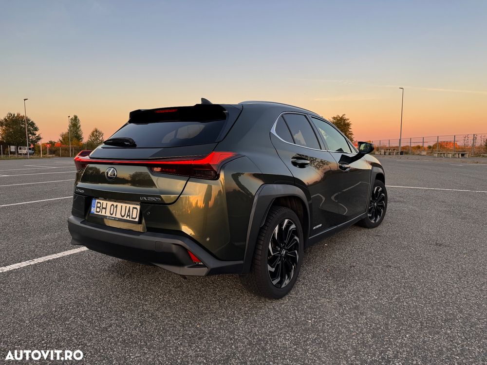 Lexus UX - 6