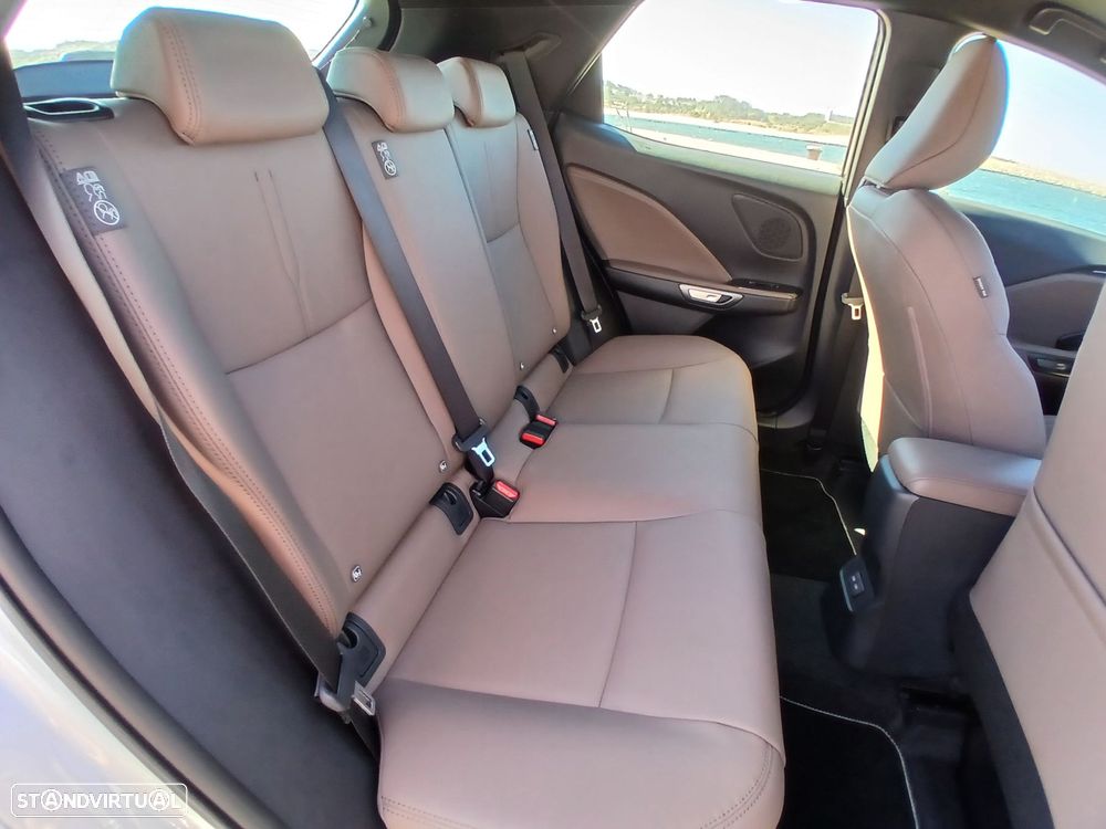 Lexus LBX Elegant - 13