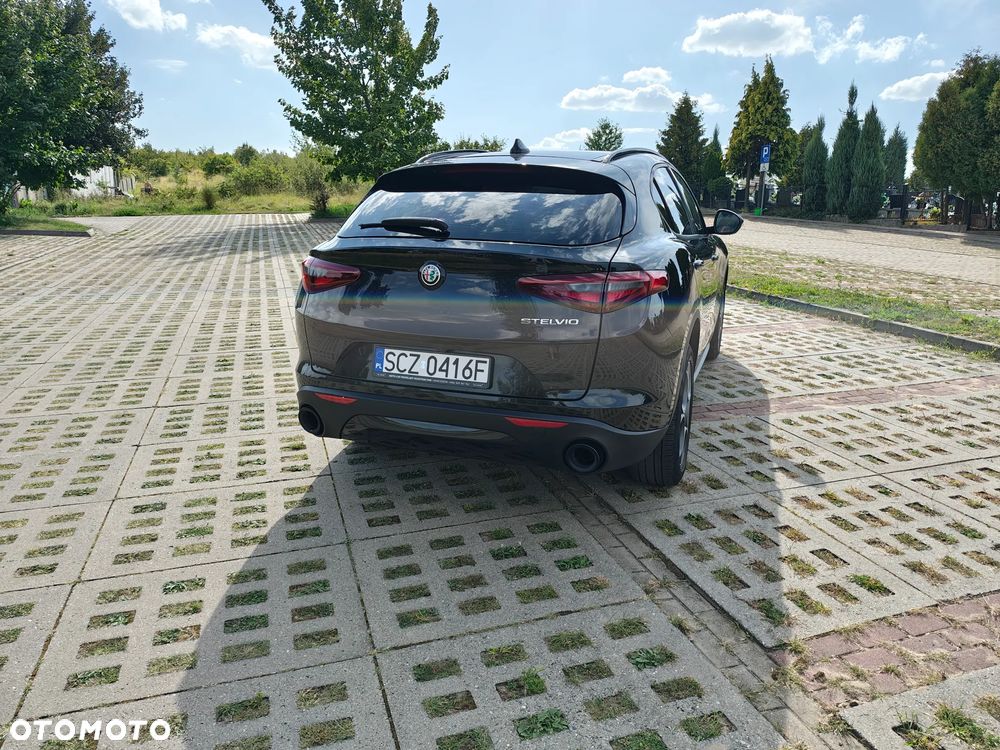 Alfa Romeo Stelvio 2.0 Turbo 16V AT8-Q4 Veloce - 18