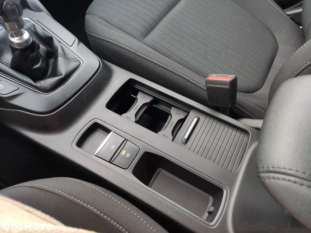 Ford Focus 1.0 EcoBoost Trend - 33