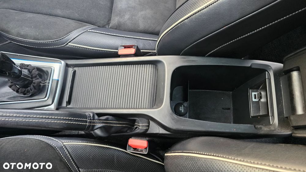 Volvo V40 D4 Drive-E R-Design Momentum - 19