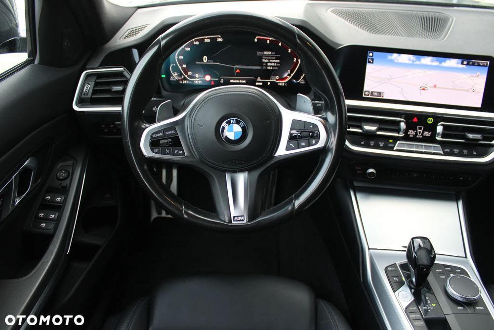 BMW Seria 3 320d xDrive M Sport Shadow - 13