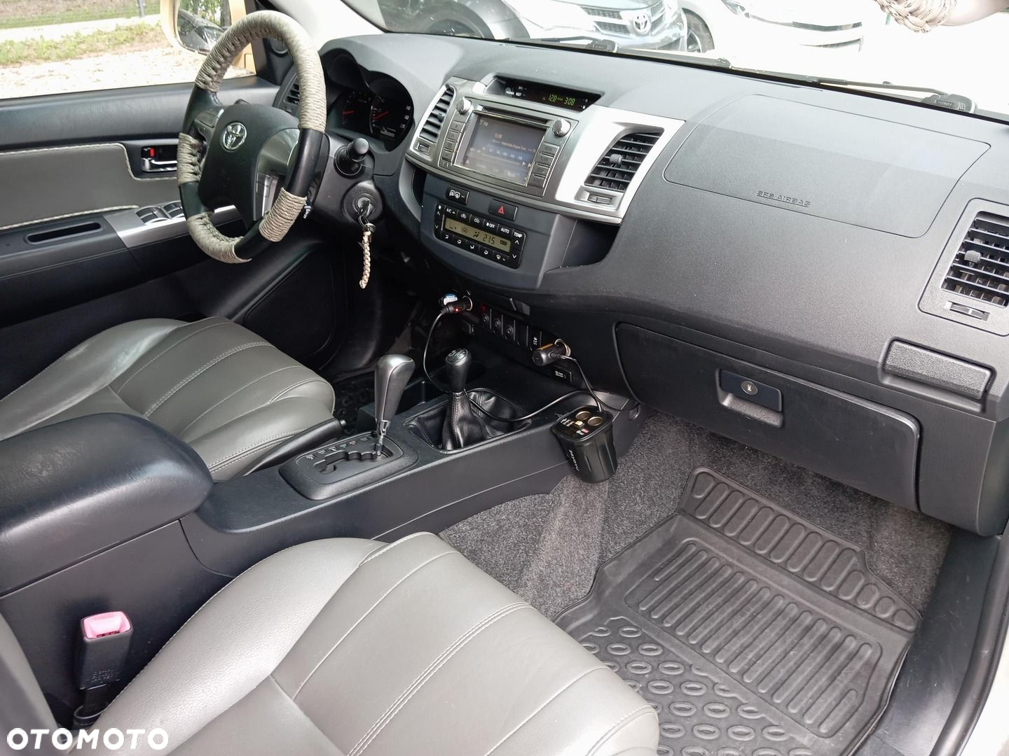 Toyota Hilux 3.0 D-4D SR5 - 12