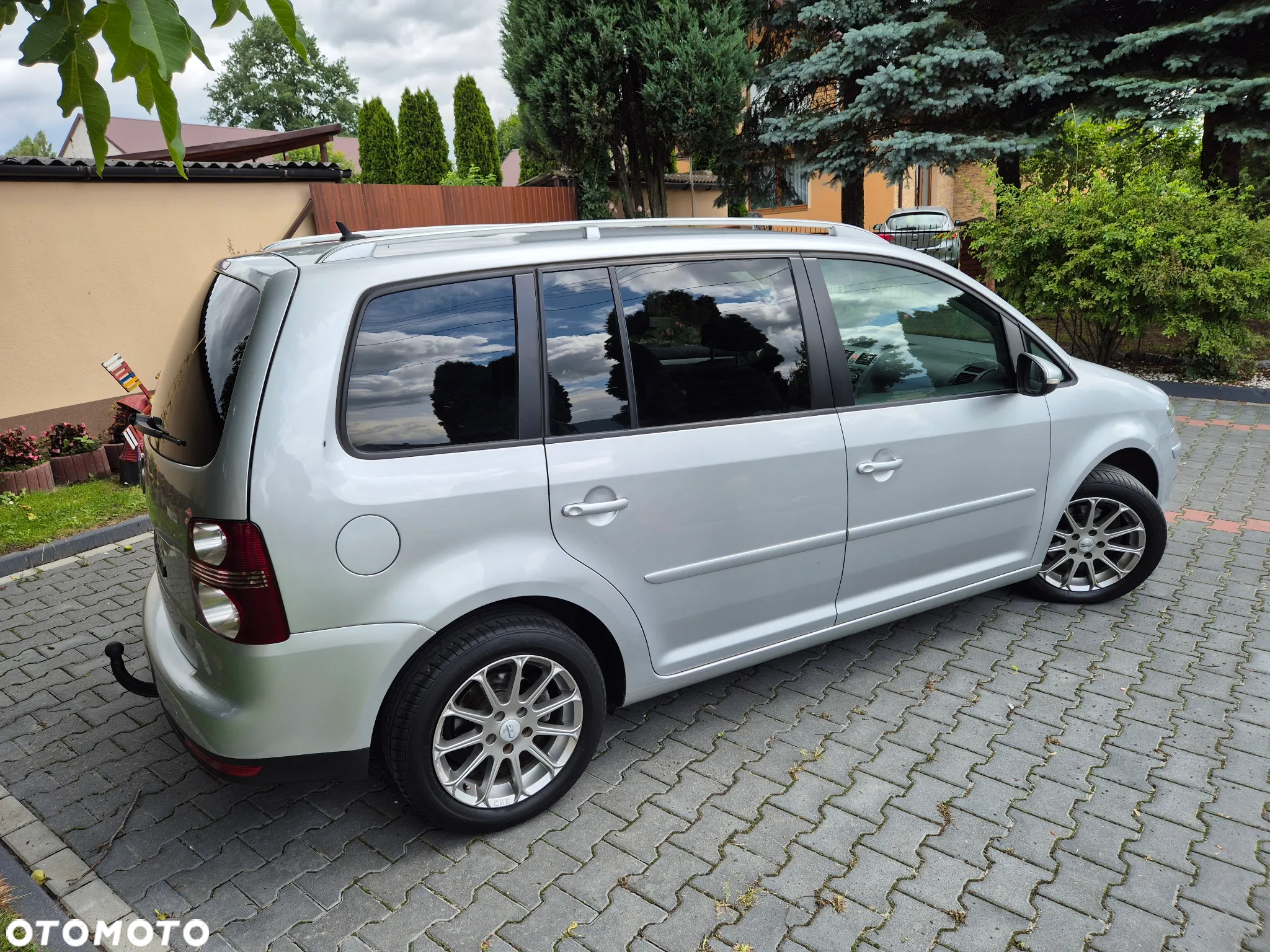 Volkswagen Touran 1.6 Conceptline - 4