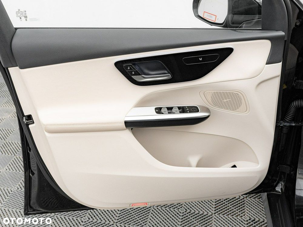 Mercedes-Benz GLC - 12