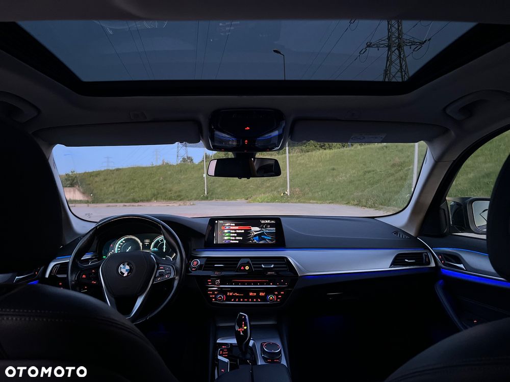 BMW Seria 5 530i Luxury Line sport - 8