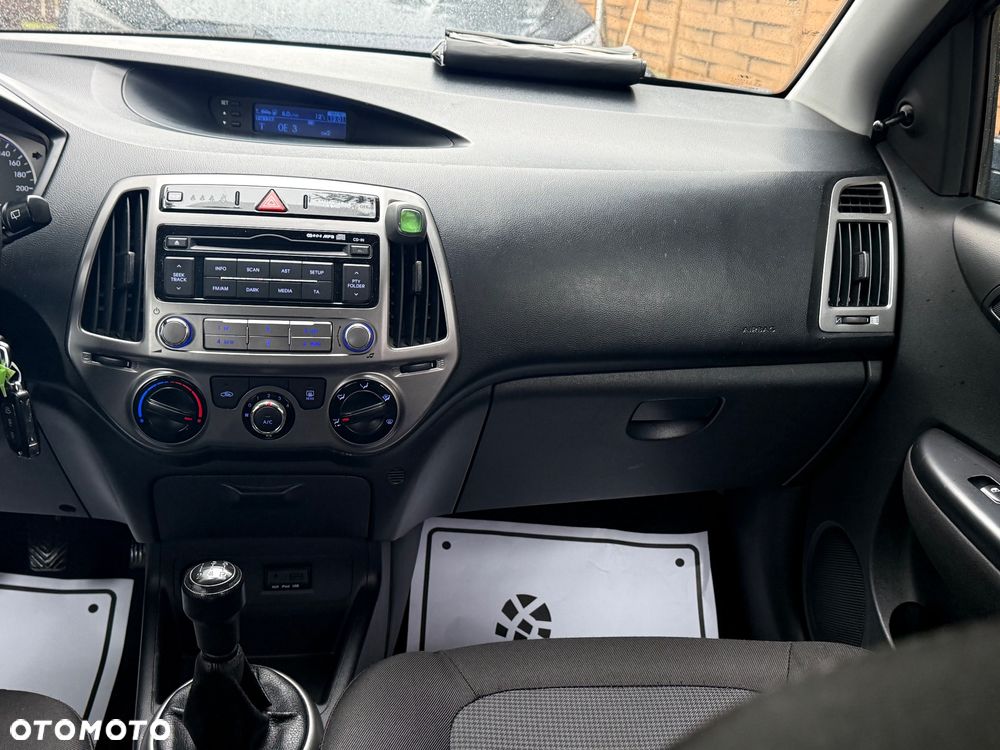 Hyundai i20 1.2 Fifa World Cup Edition - 11