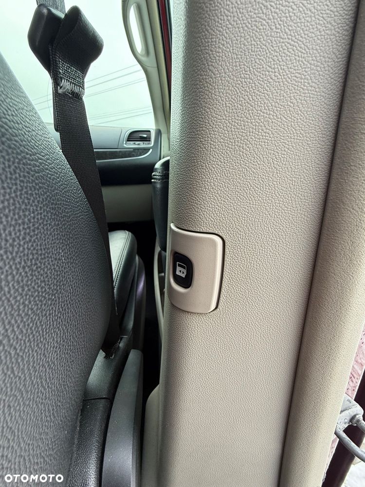 Chrysler Town & Country 3.6 Limited - 35