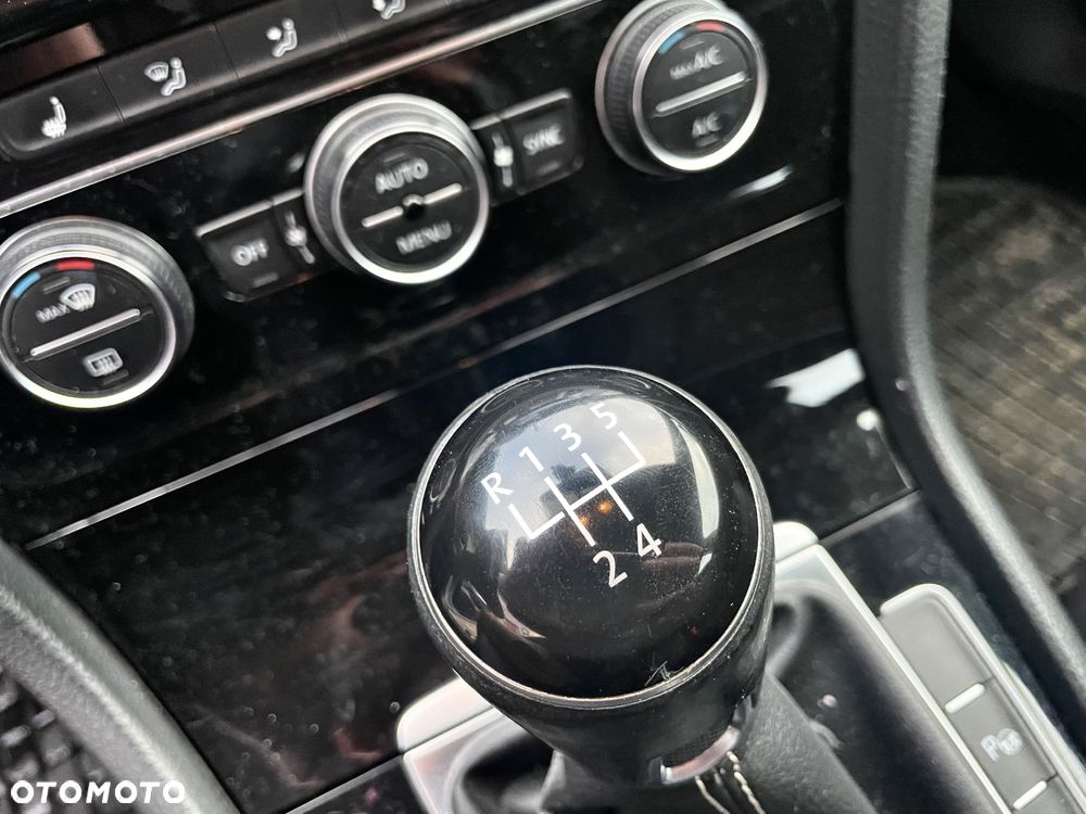 Volkswagen Golf 1.6 TDI BlueMotion Technology Cup - 20