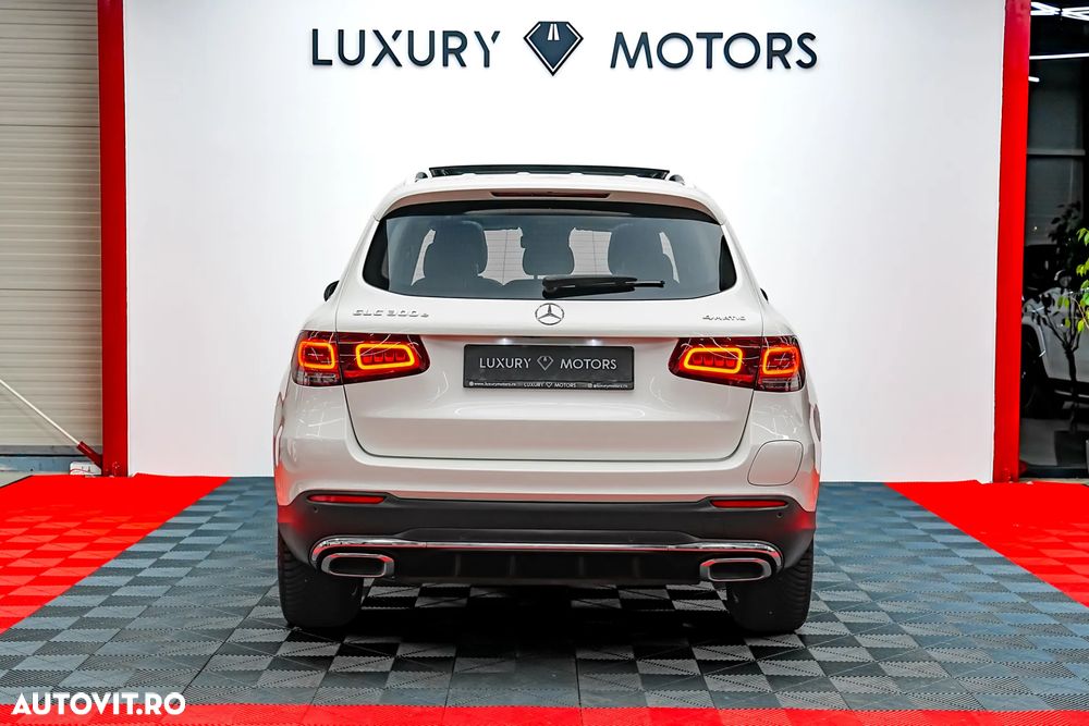 Mercedes-Benz GLC 300 e 4Matic 9G-TRONIC AMG Line Plus - 9