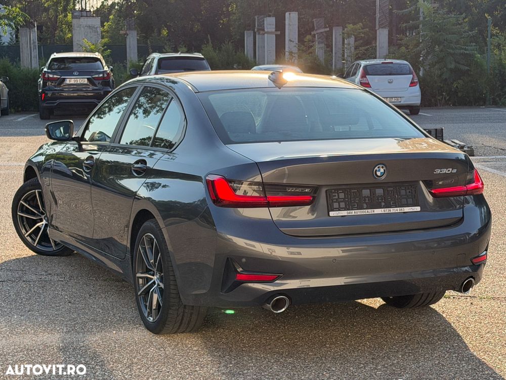 BMW Seria 3 330e Aut. Advantage - 11