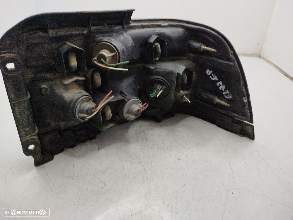 Farolim Stop Esq Toyota Corolla (_E10_) - 3