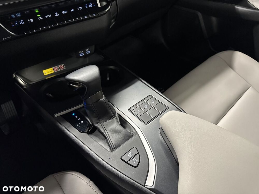 Lexus UX 250h GPF F Sport Design 2WD - 24