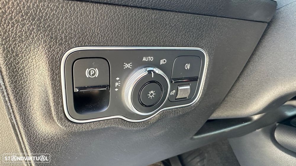 Mercedes-Benz GLB 180 d Progressive - 18