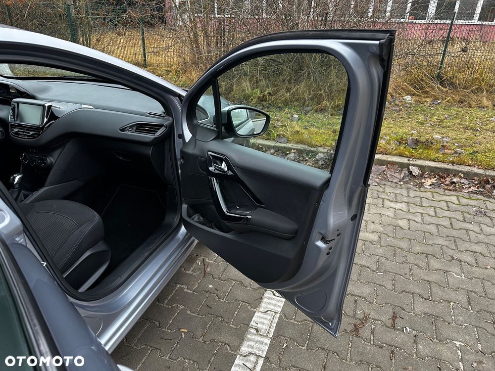 Peugeot 208 - 14