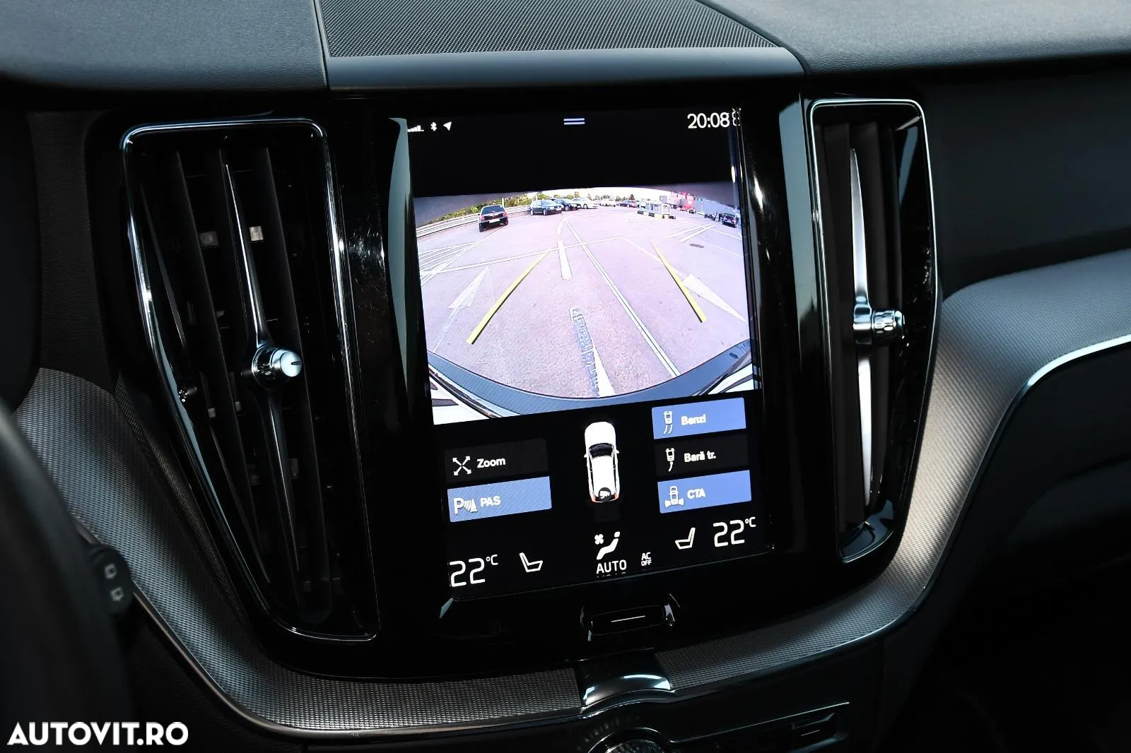 Volvo XC 60 B4 MHEV AT AWD Plus Dark - 14