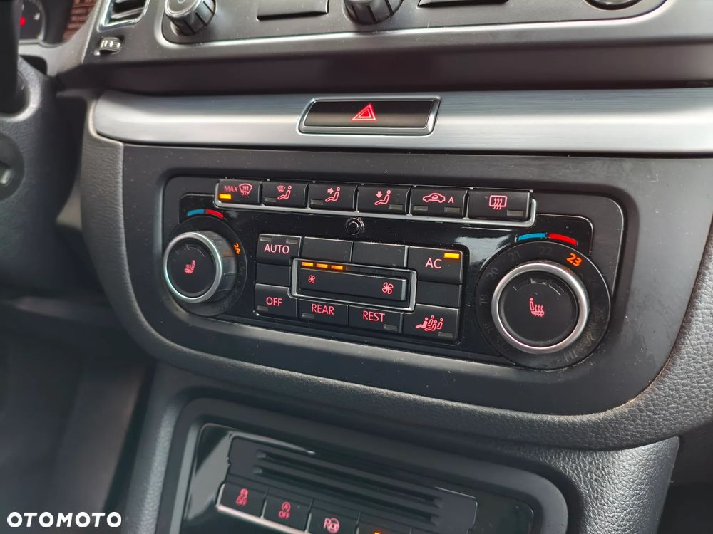 Volkswagen Sharan 2.0 TDI 4MOTION Blue Motion Life - 12