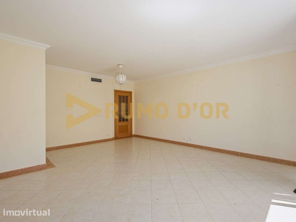Apartamento T2 com Garagem para 2 Carros em Barnabé - Alenquer - Grande imagem: 5/25