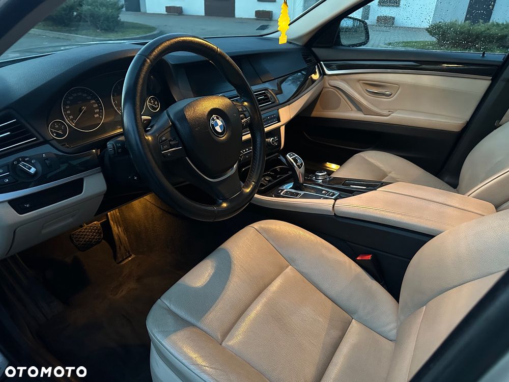 BMW Seria 5 528i Sport-Aut - 18