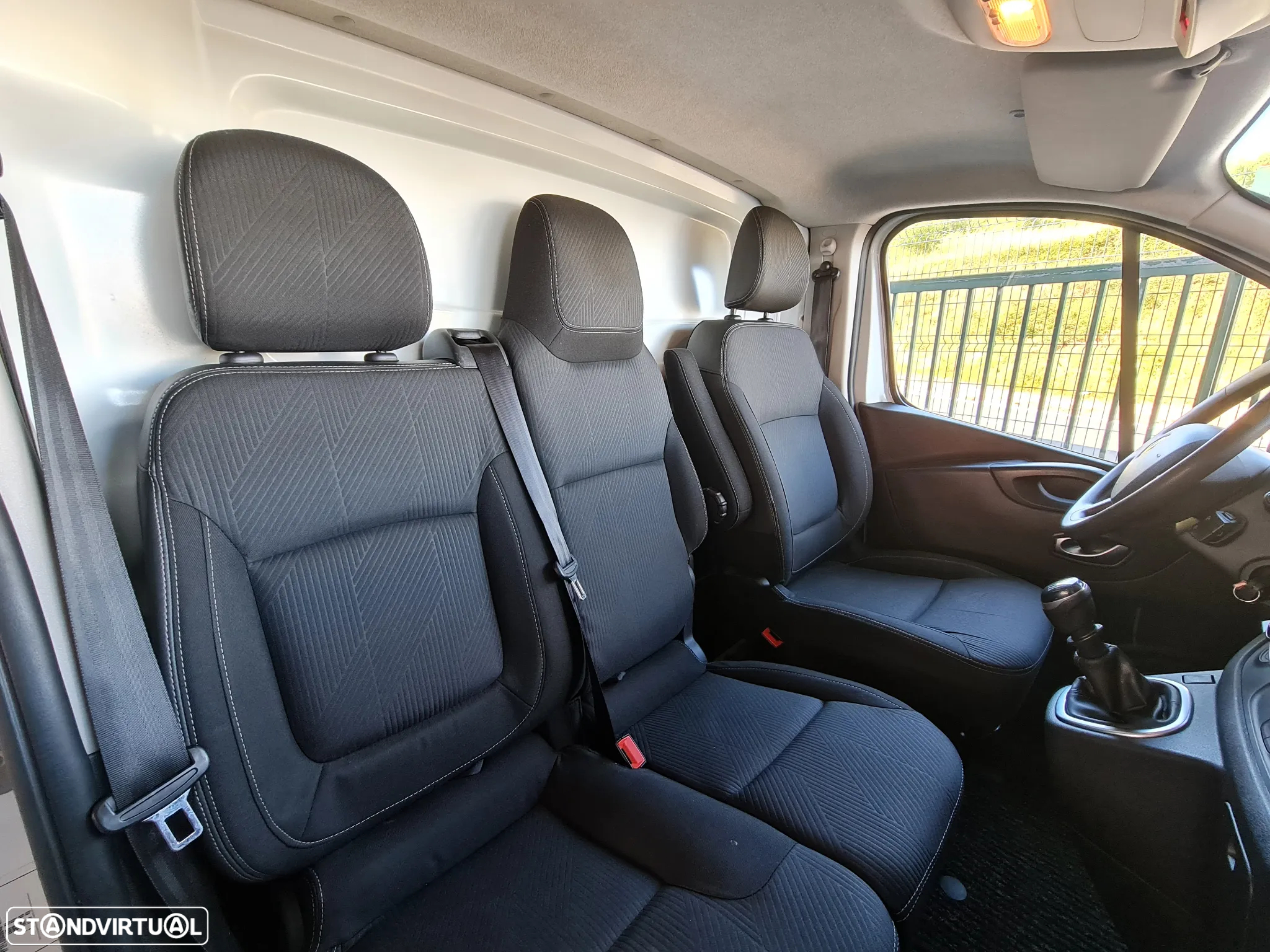 Renault TRAFIC 2.0 Dci 120CV * Câmera/ GPS/ AC/ IVA DEDUTÍVEL * - 10