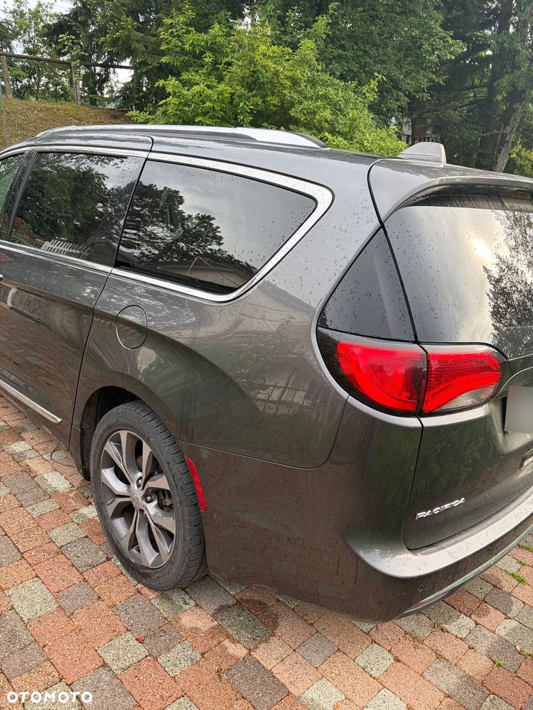 Chrysler Pacifica - 8