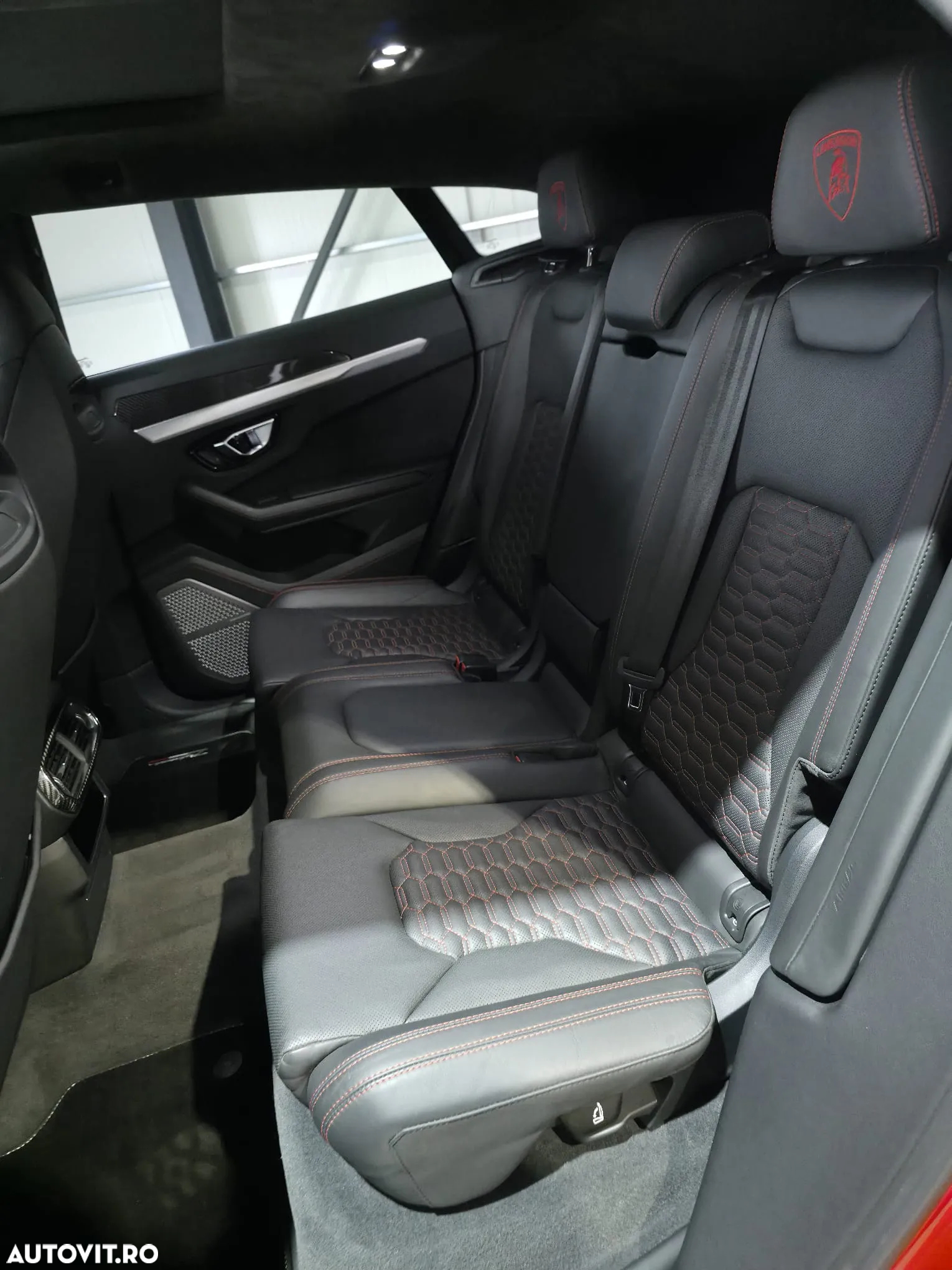 Lamborghini URUS Standard - 18