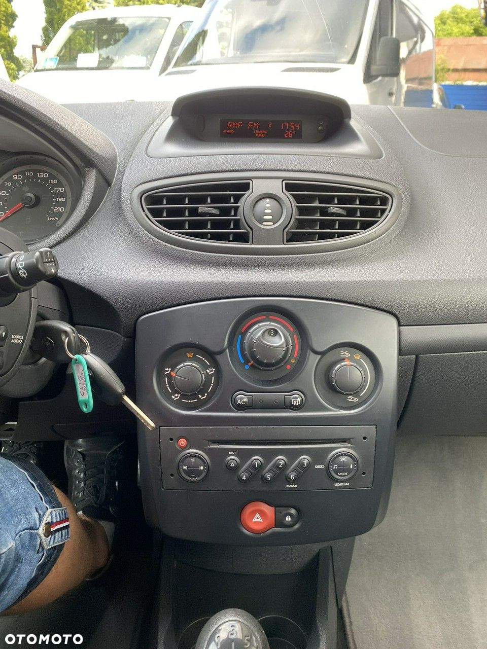 Renault Clio - 19