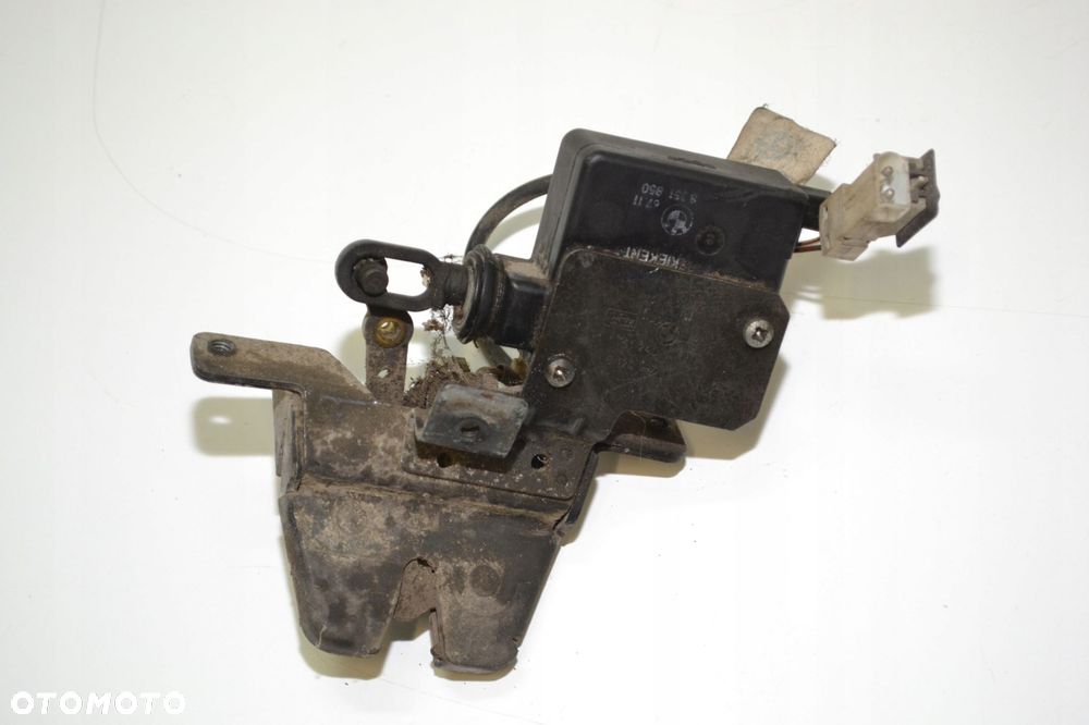 BMW E34 ZAMEK KLAPY BAGAŻNIKA SIŁOWNIK 8351850 - 2