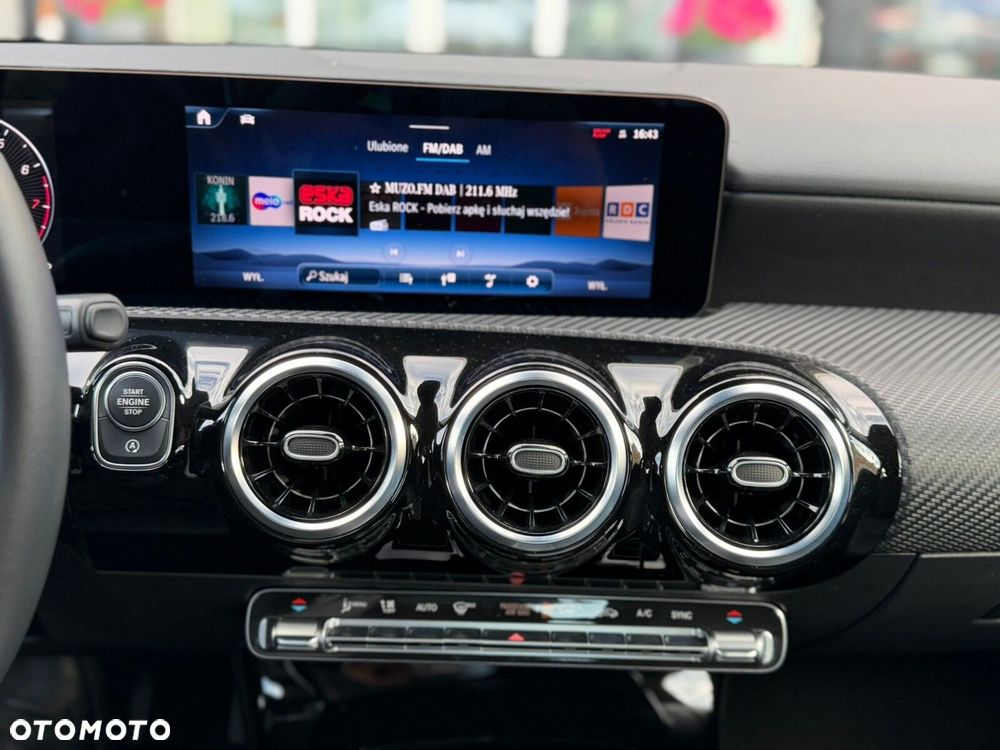 Mercedes-Benz CLA 200 Progressive 7G-DCT - 16