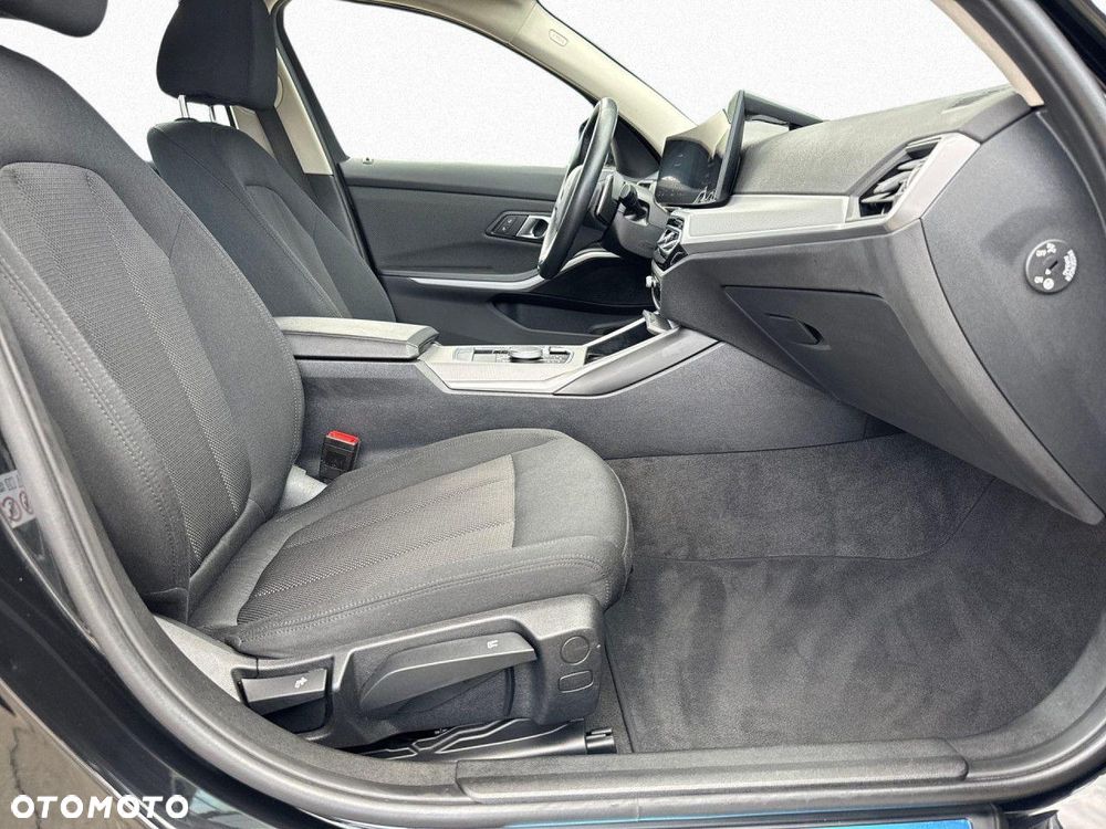 BMW Seria 3 320i Sport Line Shadow - 15
