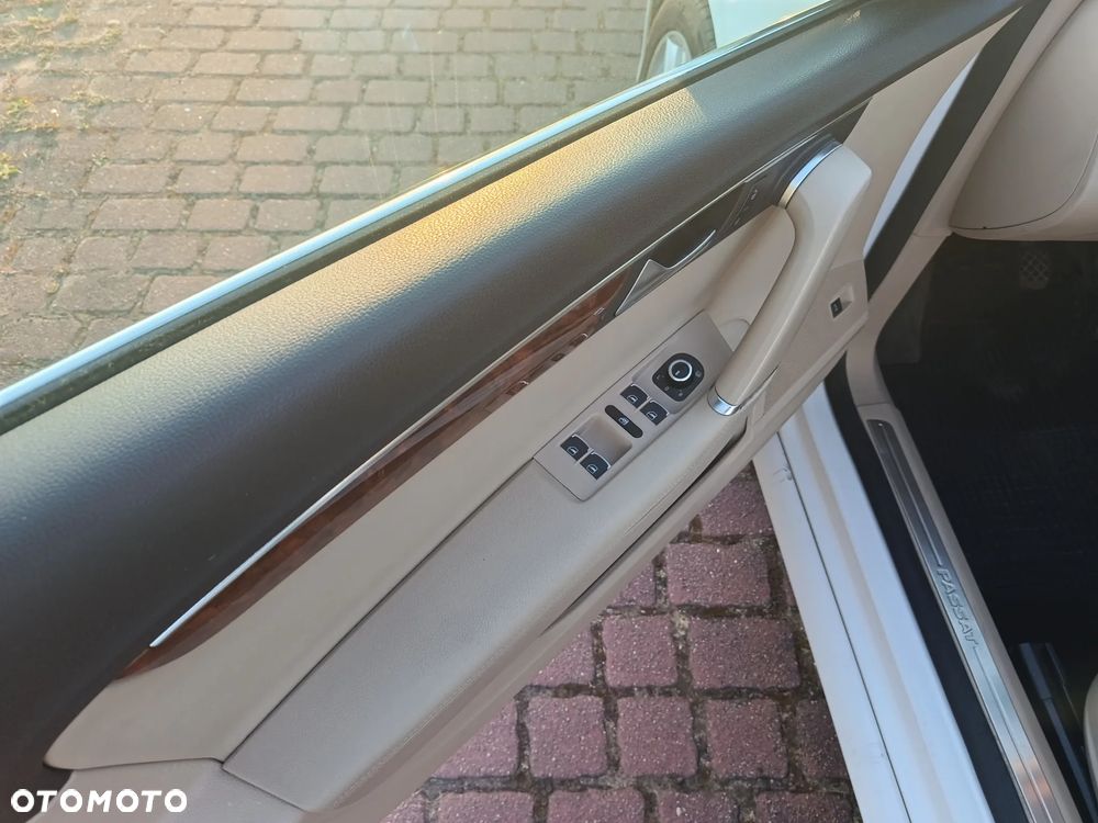 Volkswagen Passat 2.0 TDI DPF Highline - 17