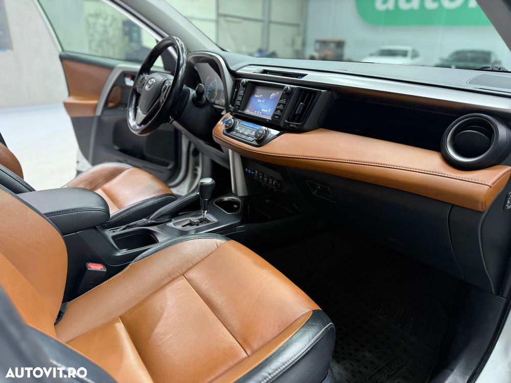 Toyota RAV4 2.5 VVT-i 4x4 Luxury - 17
