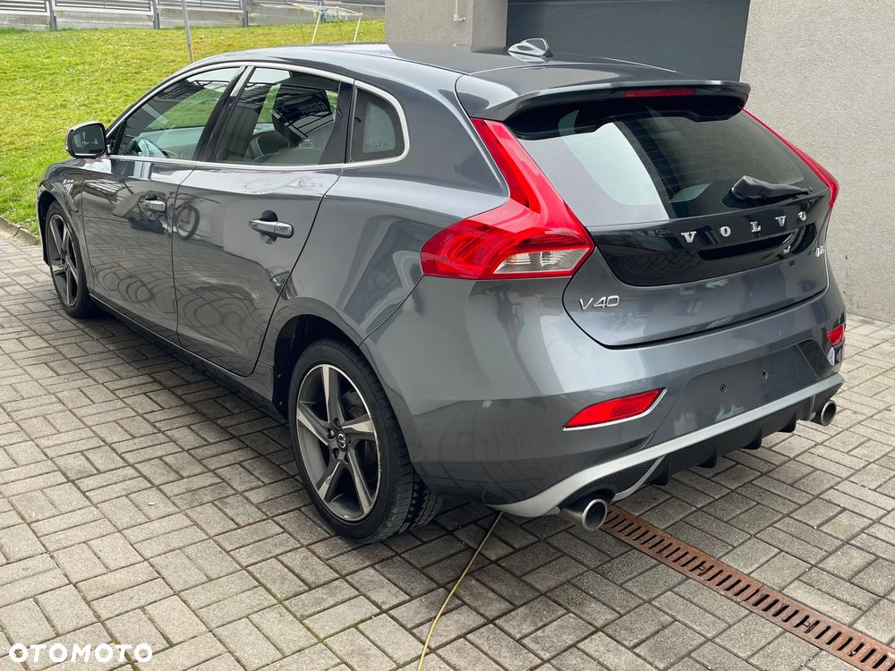 Volvo V40 D3 R Design - 4