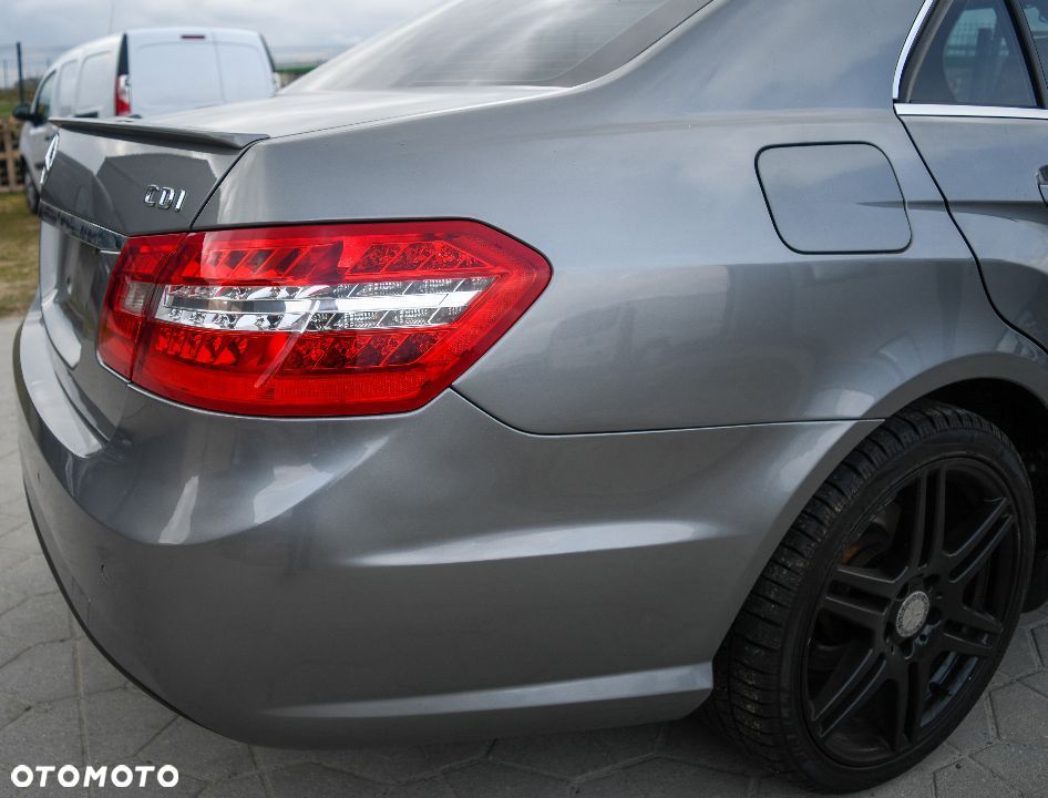 MERCEDES E KLASA W212 SEDAN AMG ZDERZAK TYLNY TYŁ KOD LAKIERU 792 - 4