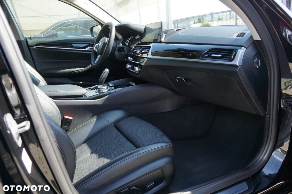 BMW Seria 5 520d xDrive Touring Sport Line - 31