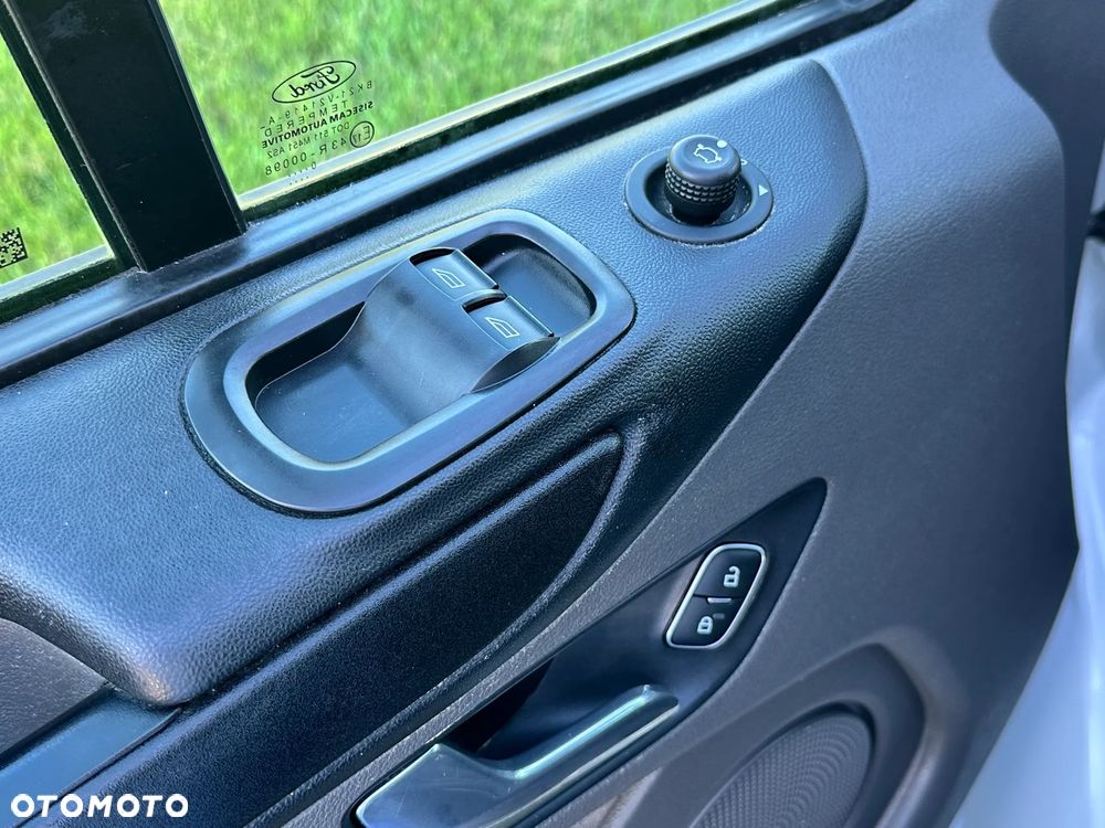 Ford TRANSIT CUSTOM - 12