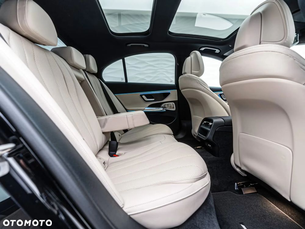 Mercedes-Benz Klasa E 220 d mHEV 4-Matic AMG 9G-Tronic - 26