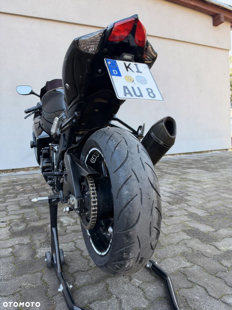 Suzuki GSX-R - 25