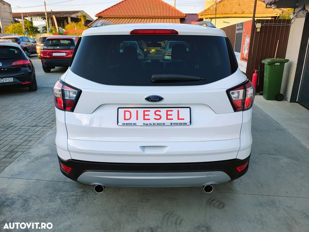 Ford Kuga 1.5 TDCi 2x4 Titanium - 4